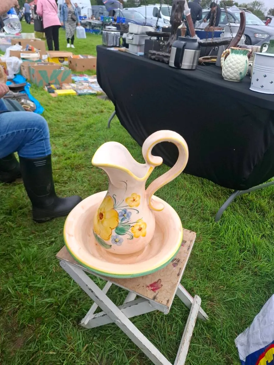 Vintage washing bassin set postage possible
