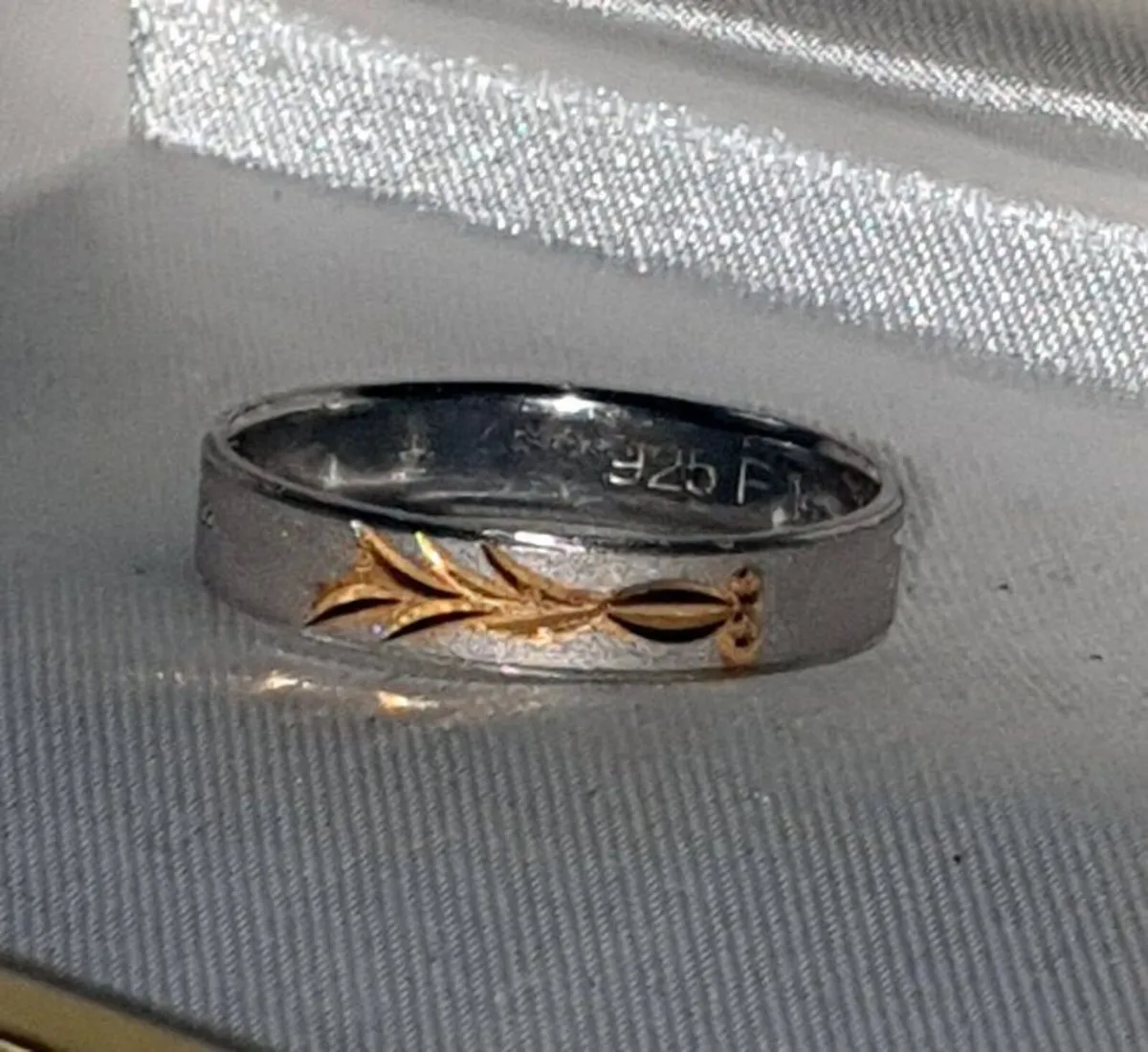 Hallmarked Silver Wedding Ring with 18k Accents BN - Image 2