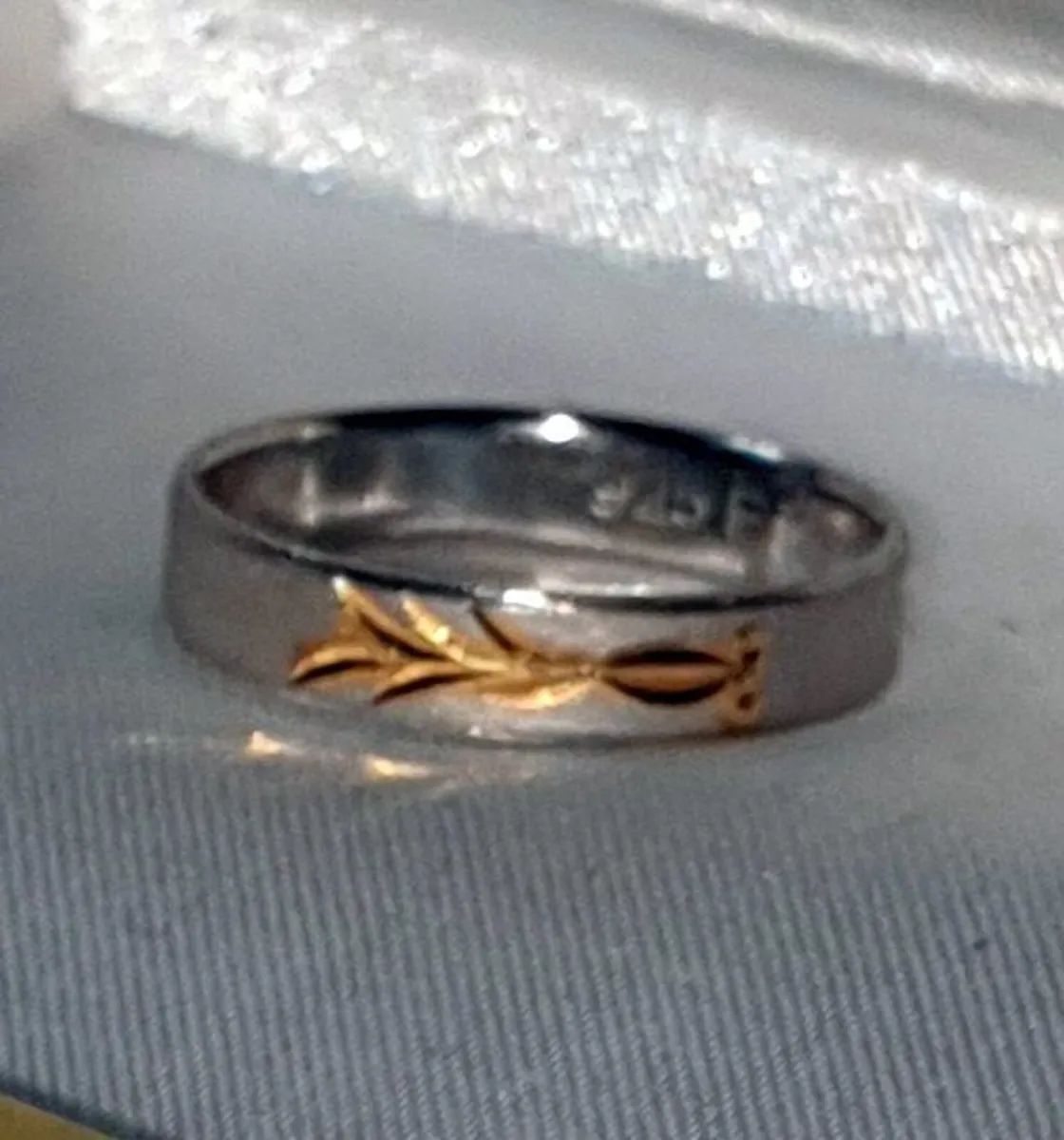 Hallmarked Silver Wedding Ring with 18k Accents BN - Image 3