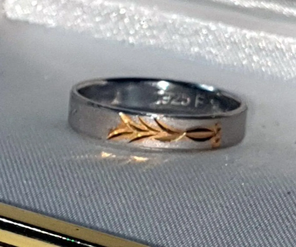 Hallmarked Silver Wedding Ring with 18k Accents BN - Image 1