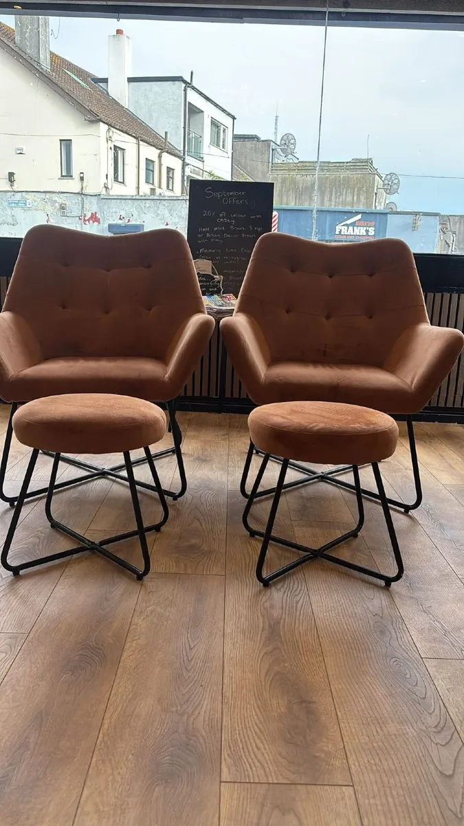 Salon furniture - Image 1