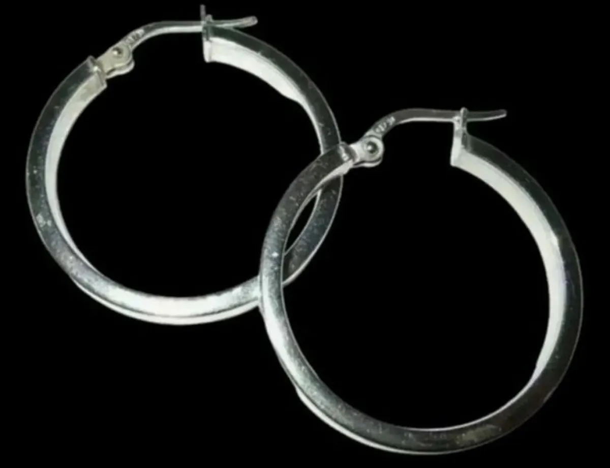 Vintage 9ct White Gold Hallmarked Hoop Earrings - Image 3