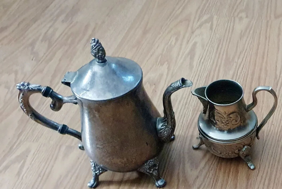 Antique tea set and 1939 Irish Half Crown - Image 1