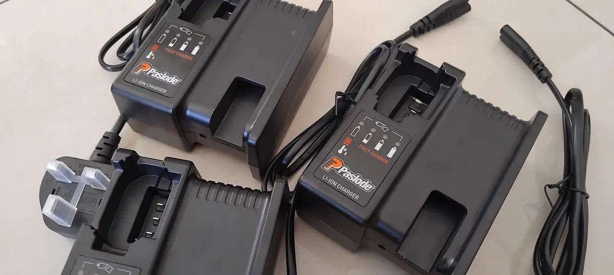 Paslode LI-ION Chargers 240v - Image 4