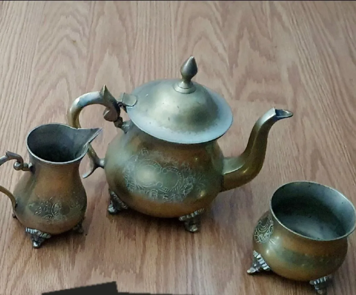 Antique tea set and 1939 Irish Half Crown - Image 2