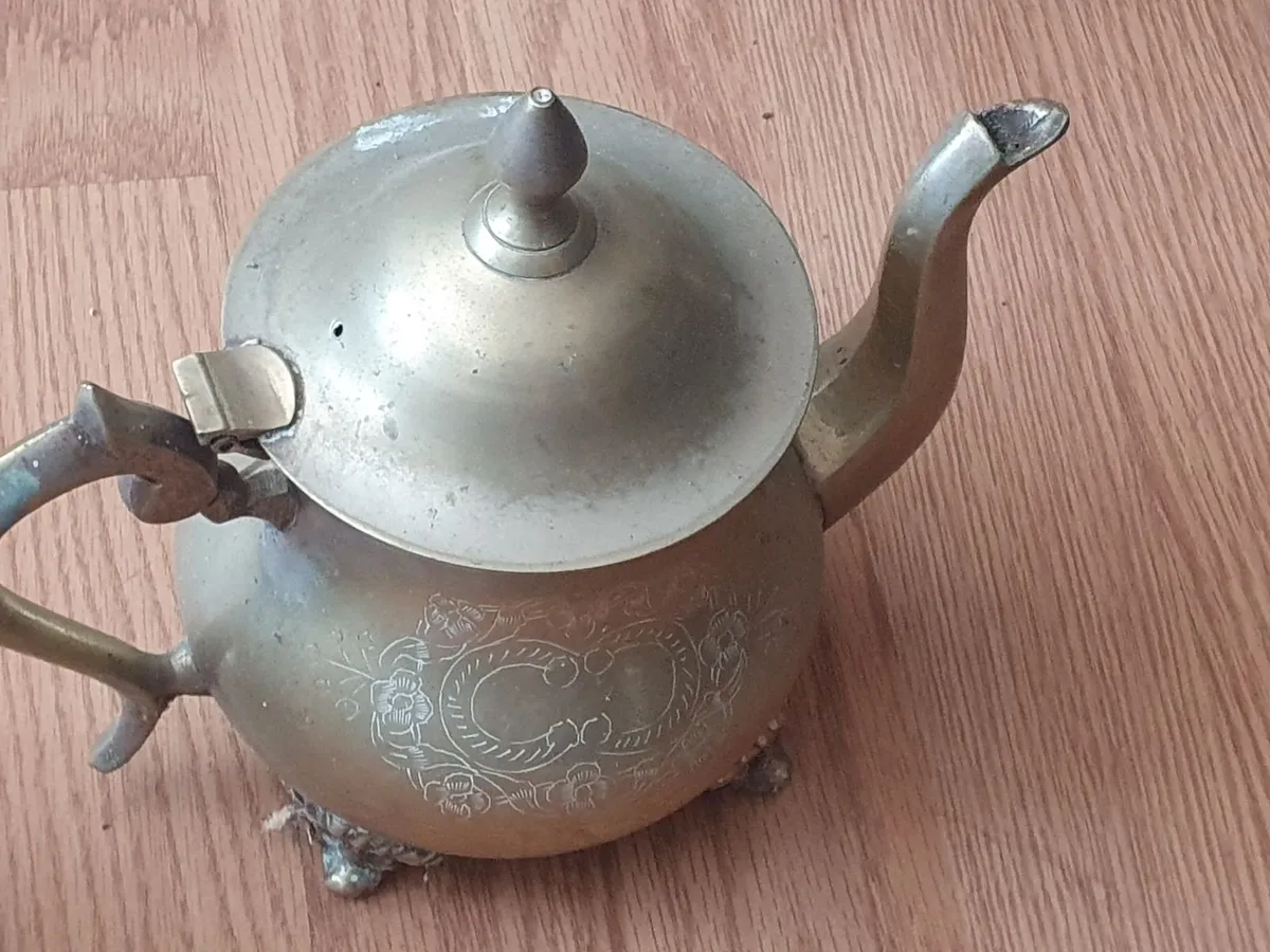 Antique tea set and 1939 Irish Half Crown - Image 4