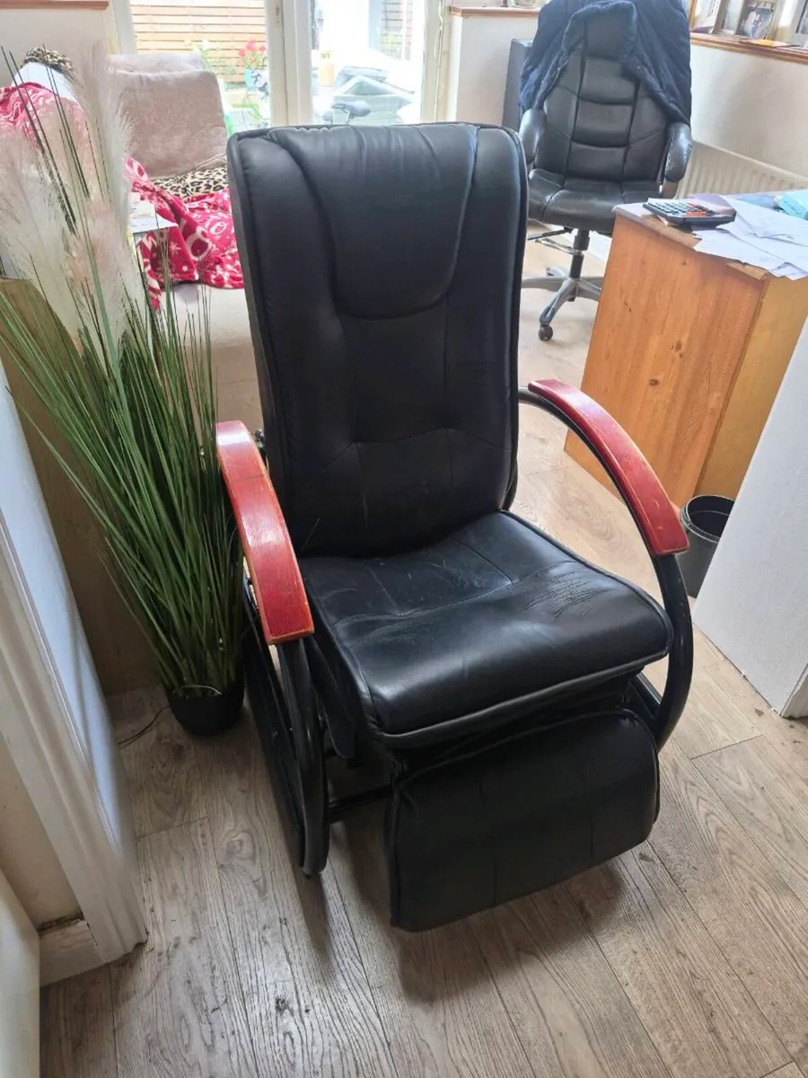 Electric massage chair - Image 1