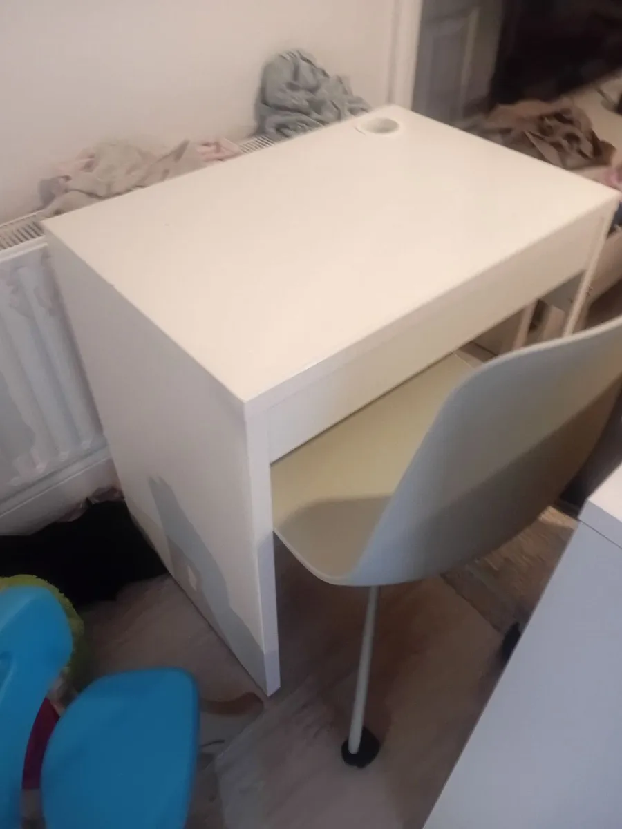 Desk - Image 1