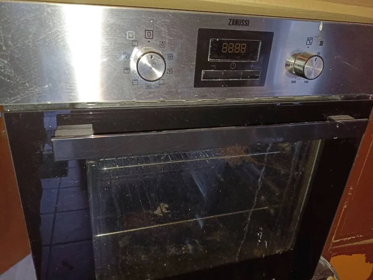 Zanussi oven excellent condition - Image 1