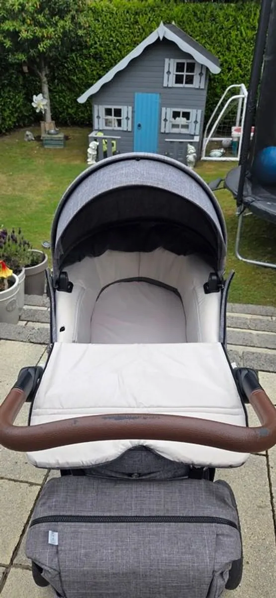 CAN BE SOLD SEPARATELY BUNDLE  Stokke pram, next to me cot and Nuna leaf grow  (excellent condition) - Image 4