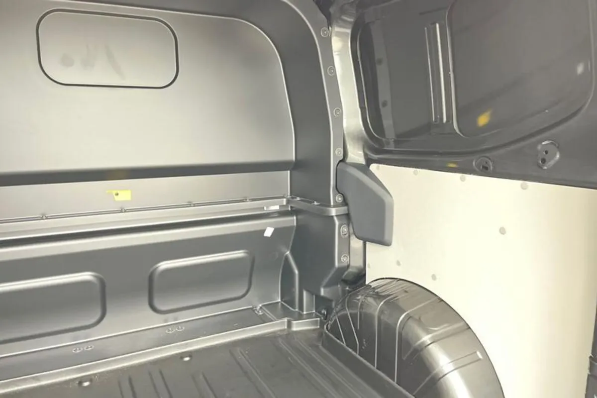 Ford Transit Custom 320 Trail AUTO L1 SWB Double C - Image 4