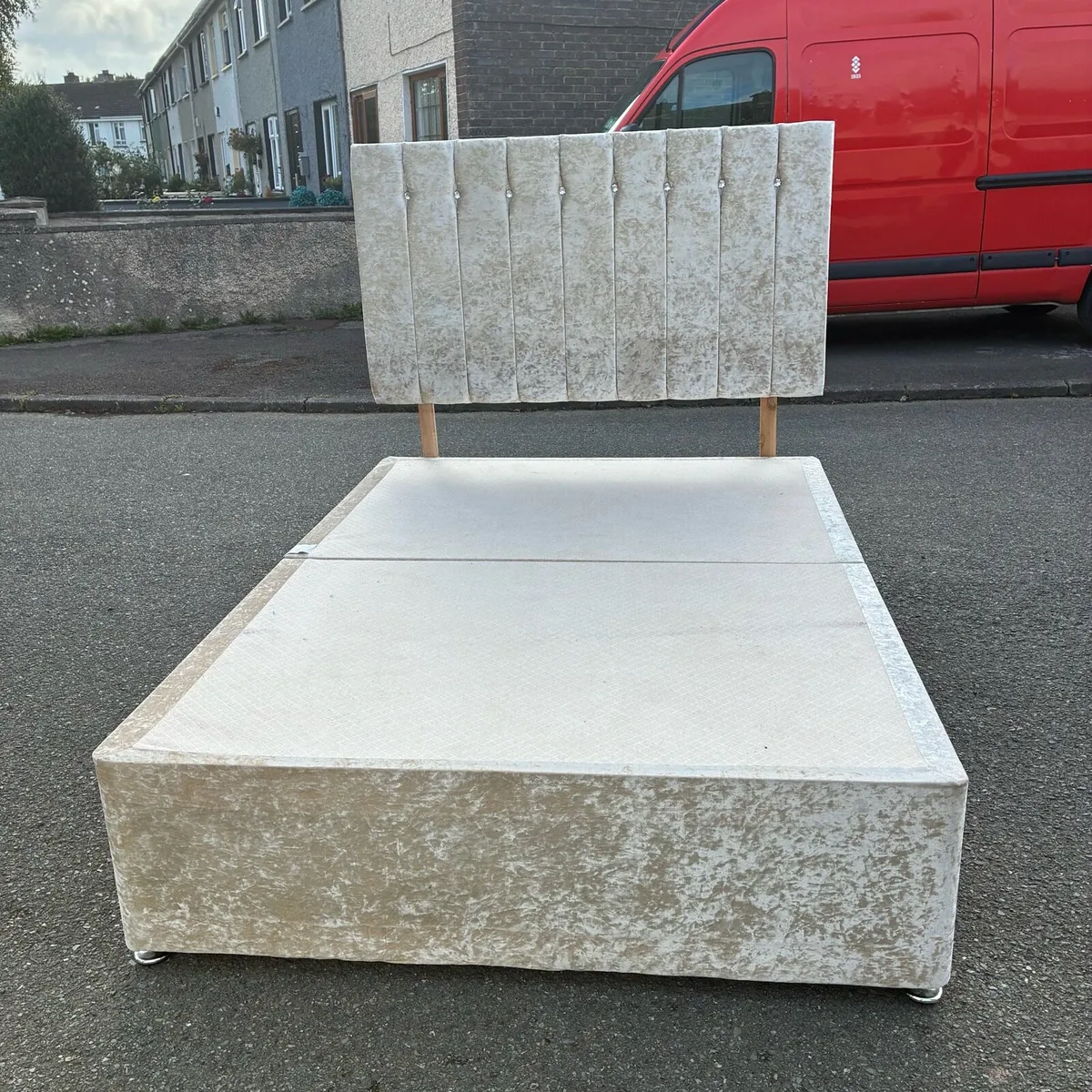 Crushed velvet double bed with mattress - Image 4