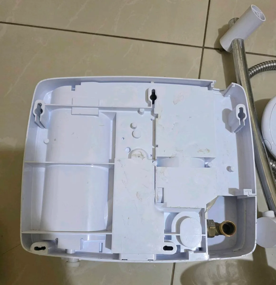 Electric shower - Image 3