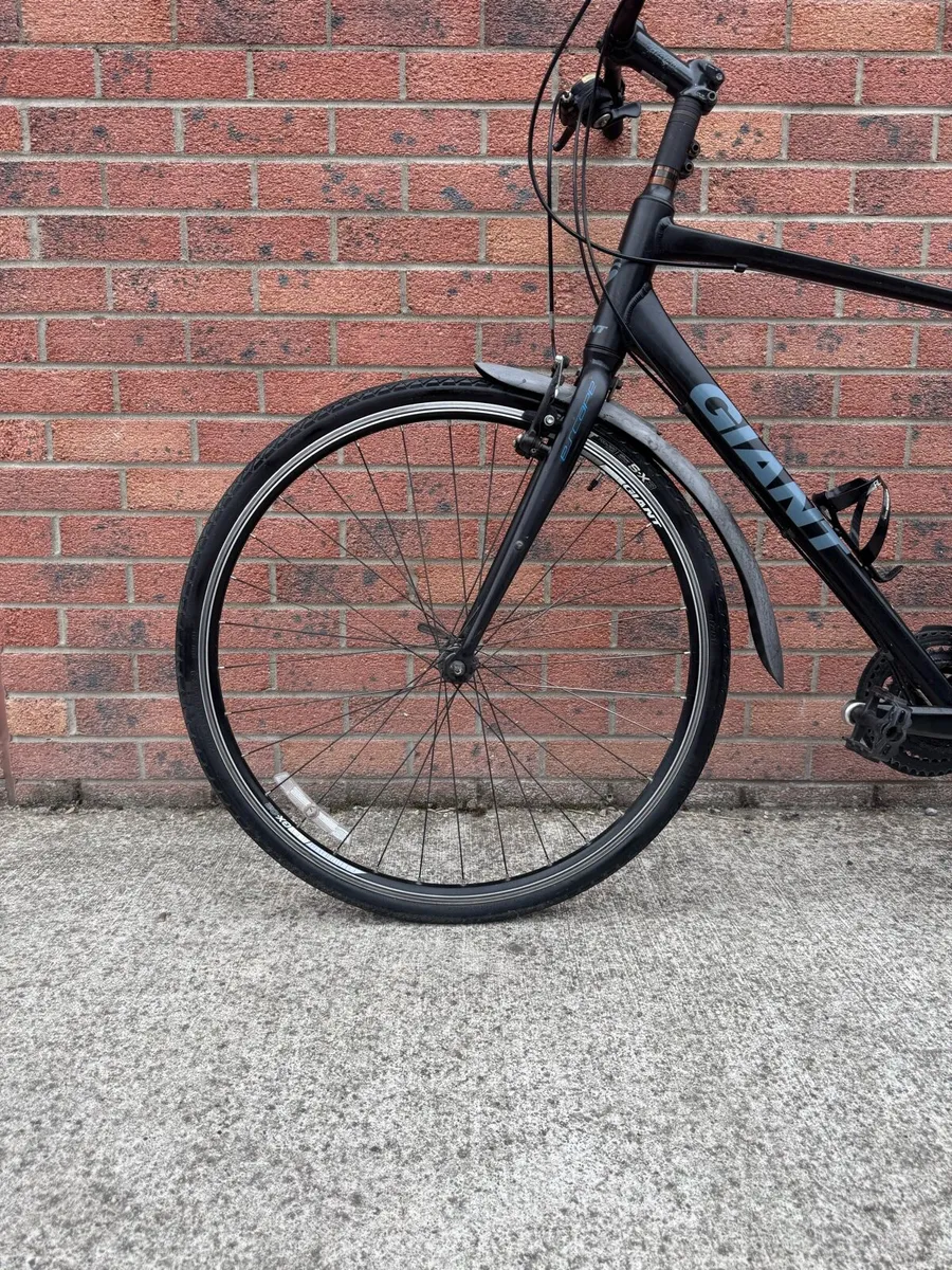 Giant Escape 3 Hybrid Bike - Image 4