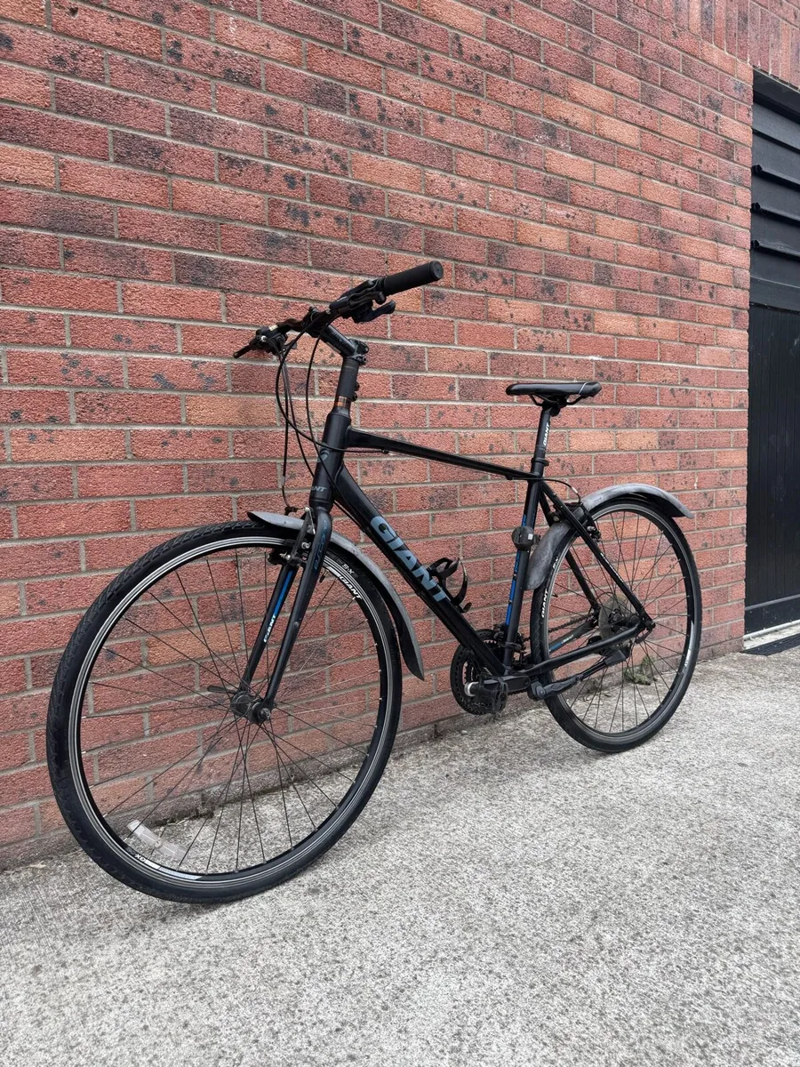 Giant Escape 3 Hybrid Bike - Image 2