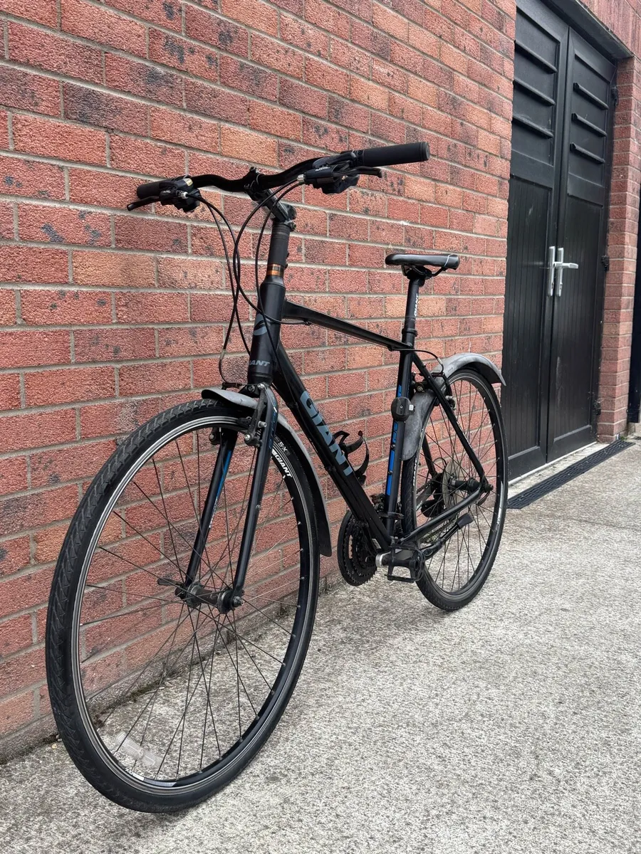 Giant Escape 3 Hybrid Bike - Image 3