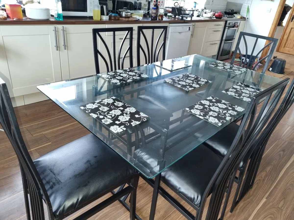 Dining table - Image 1