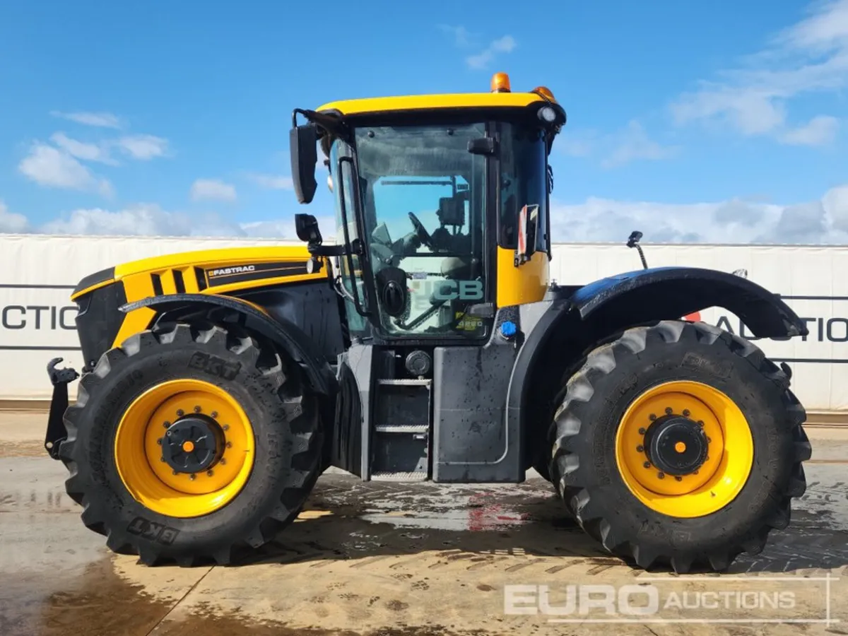 2021 JCB 4220 - Image 2