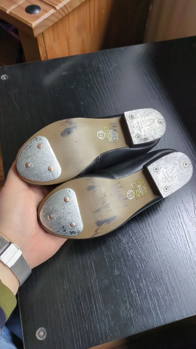 Tap shoes size 11.5 - Image 1