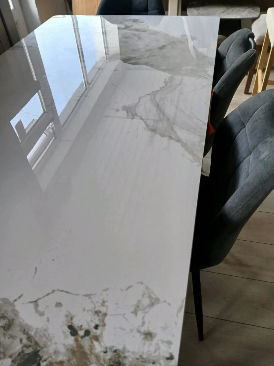 Table and 4chairs - Image 3
