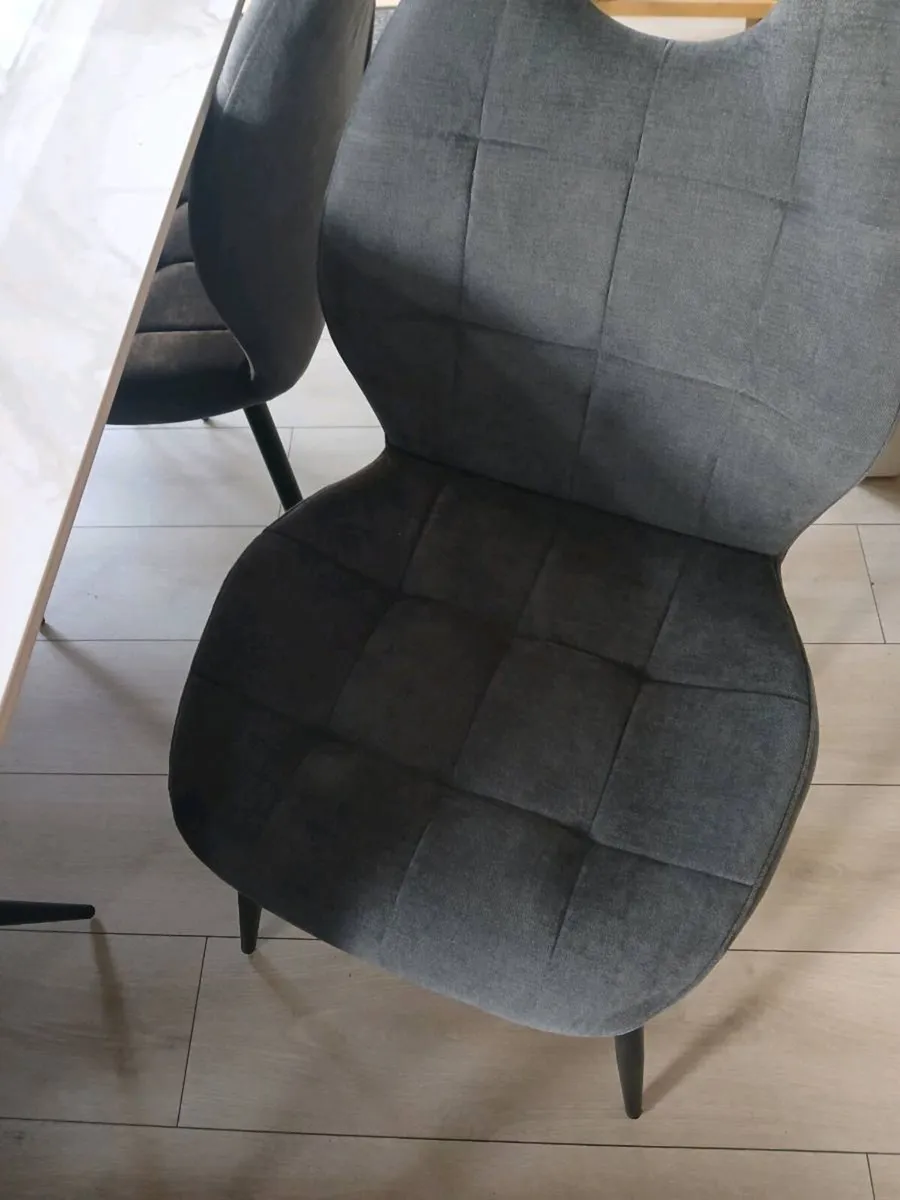 Table and 4chairs - Image 4