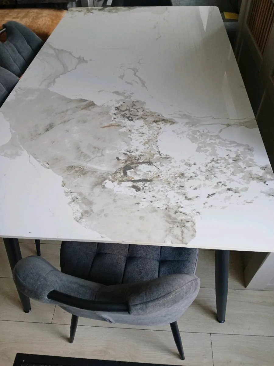 Table and 4chairs - Image 1