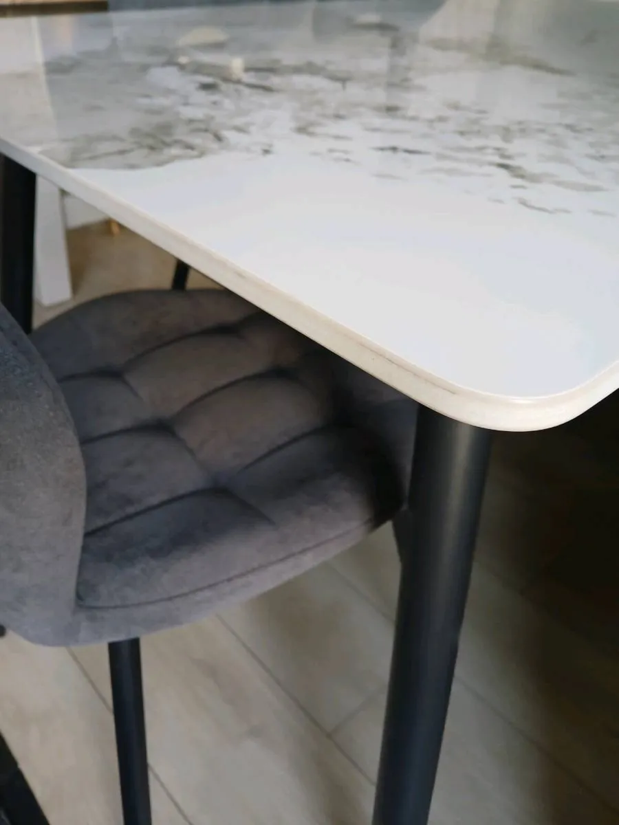 Table and 4chairs - Image 2