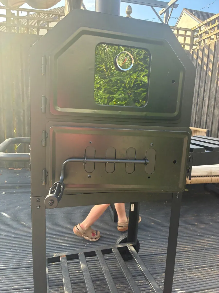 Tesco “Fire-Pit” 3-in-1 Smoker, BBQ + Pizza Oven - Image 2