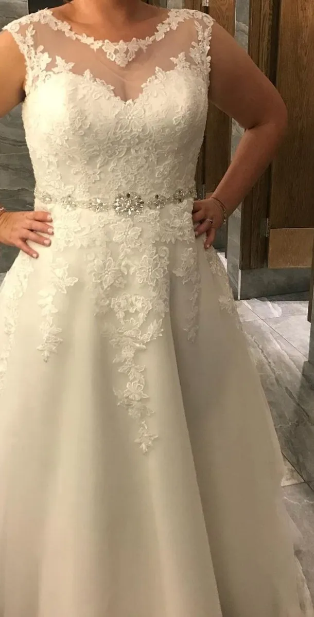Wedding dress - Image 1