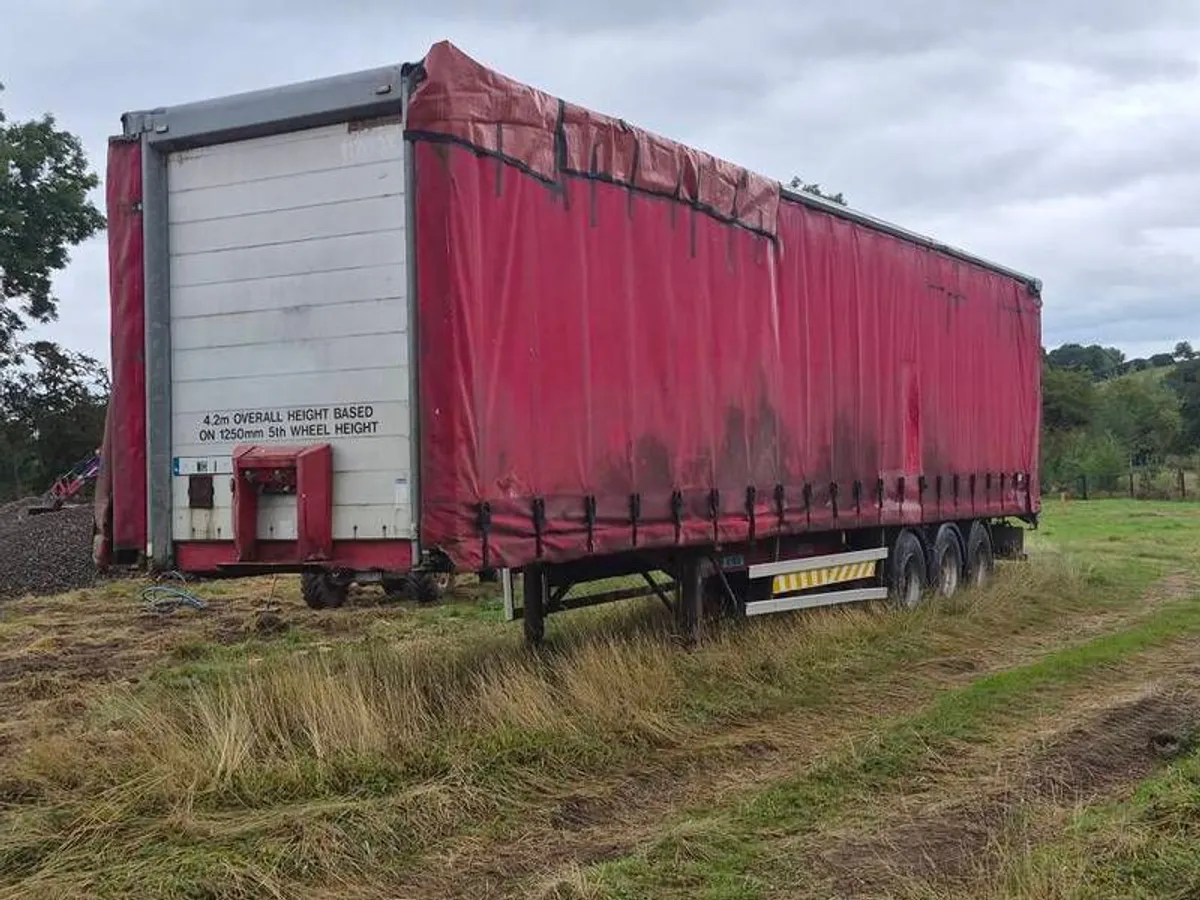 45ft Curtainsider Trailer for Storage - Image 2