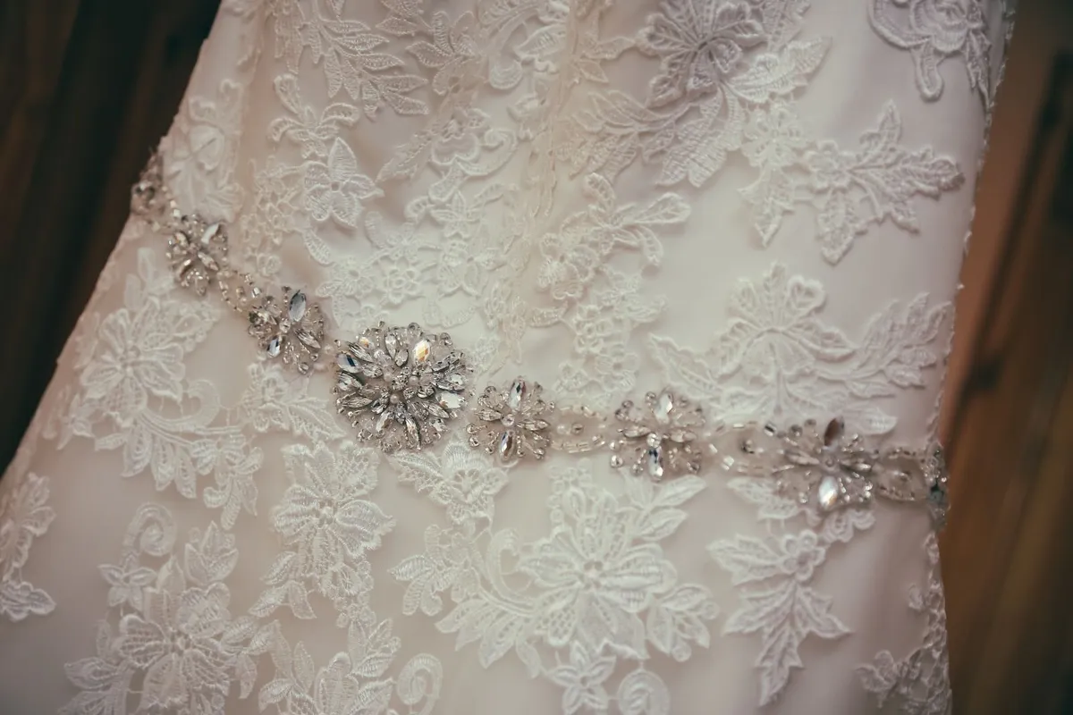 Wedding dress - Image 2
