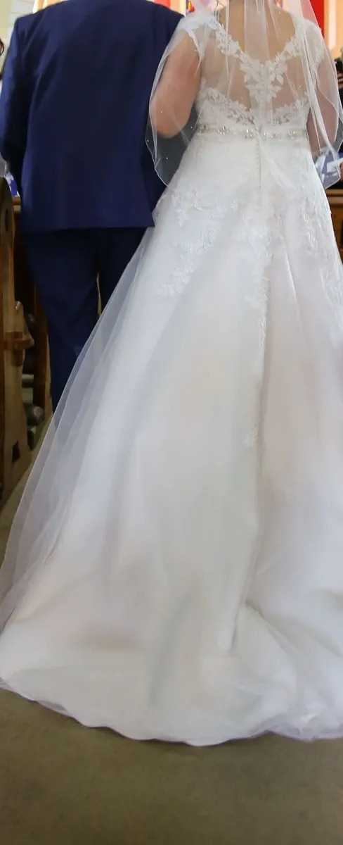 Wedding dress - Image 3