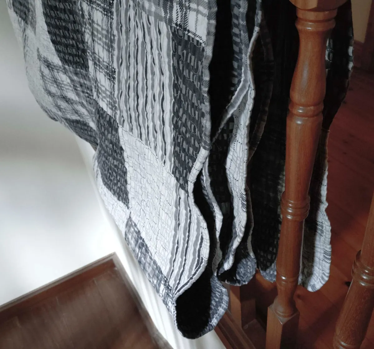 SUPER KING BED SPREAD/THROW (USED). - Image 3