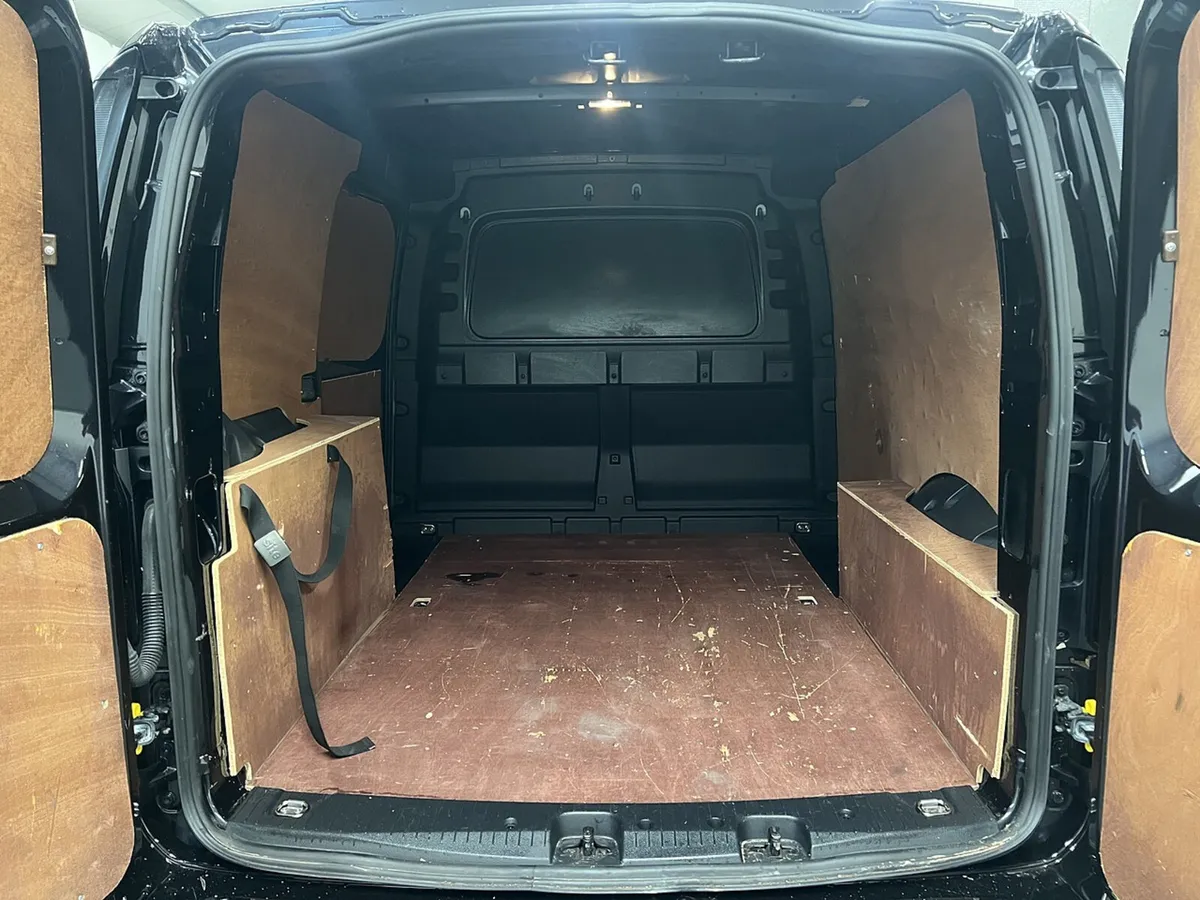 2022 Volkswagen Caddy Panel Van - Image 2