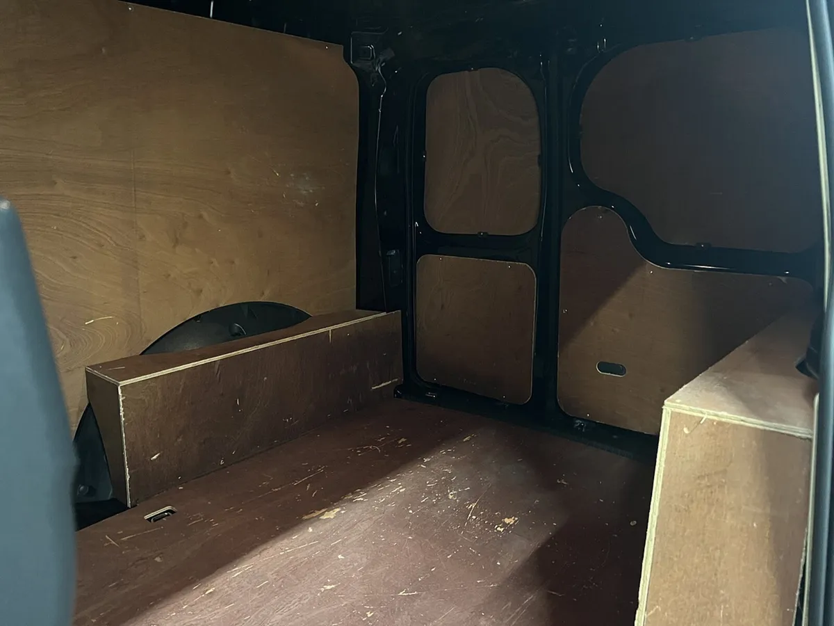 2022 Volkswagen Caddy Panel Van - Image 3