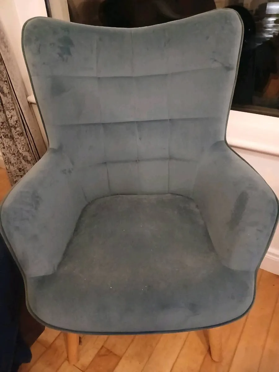 2 reading Chairs - Image 2