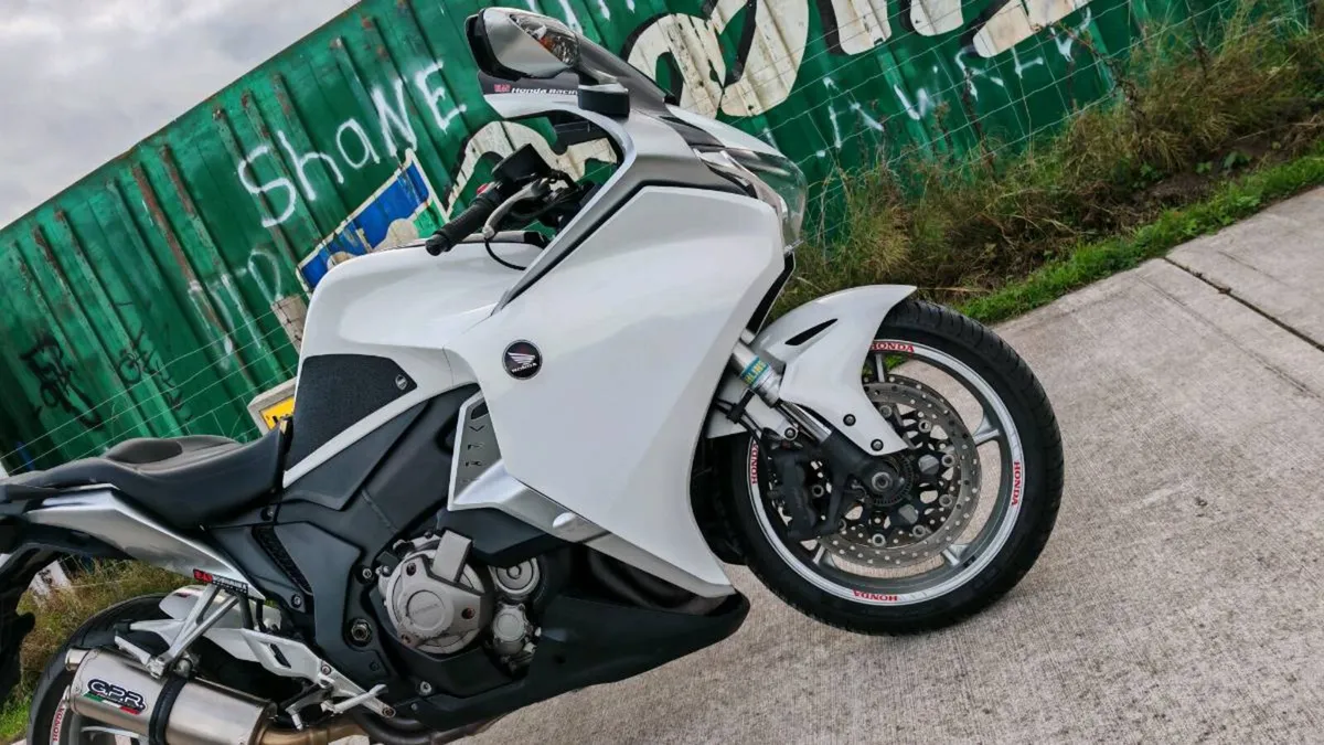 Honda Vfr1200 DCT Auto - Image 2