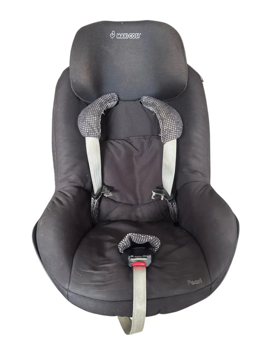 Maxi Cosi Pearl car seat and family isofix base - Image 2
