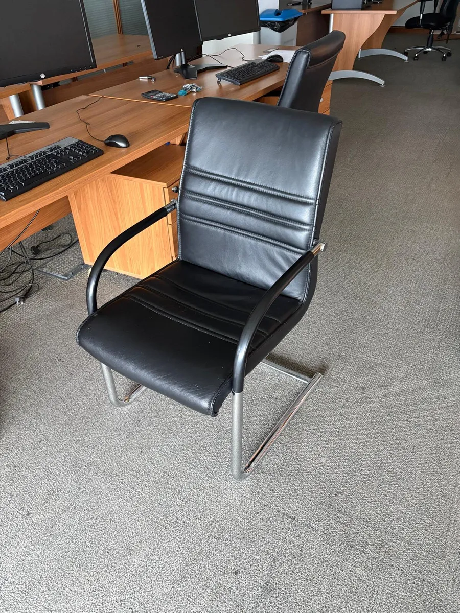 Office furniture - Image 1