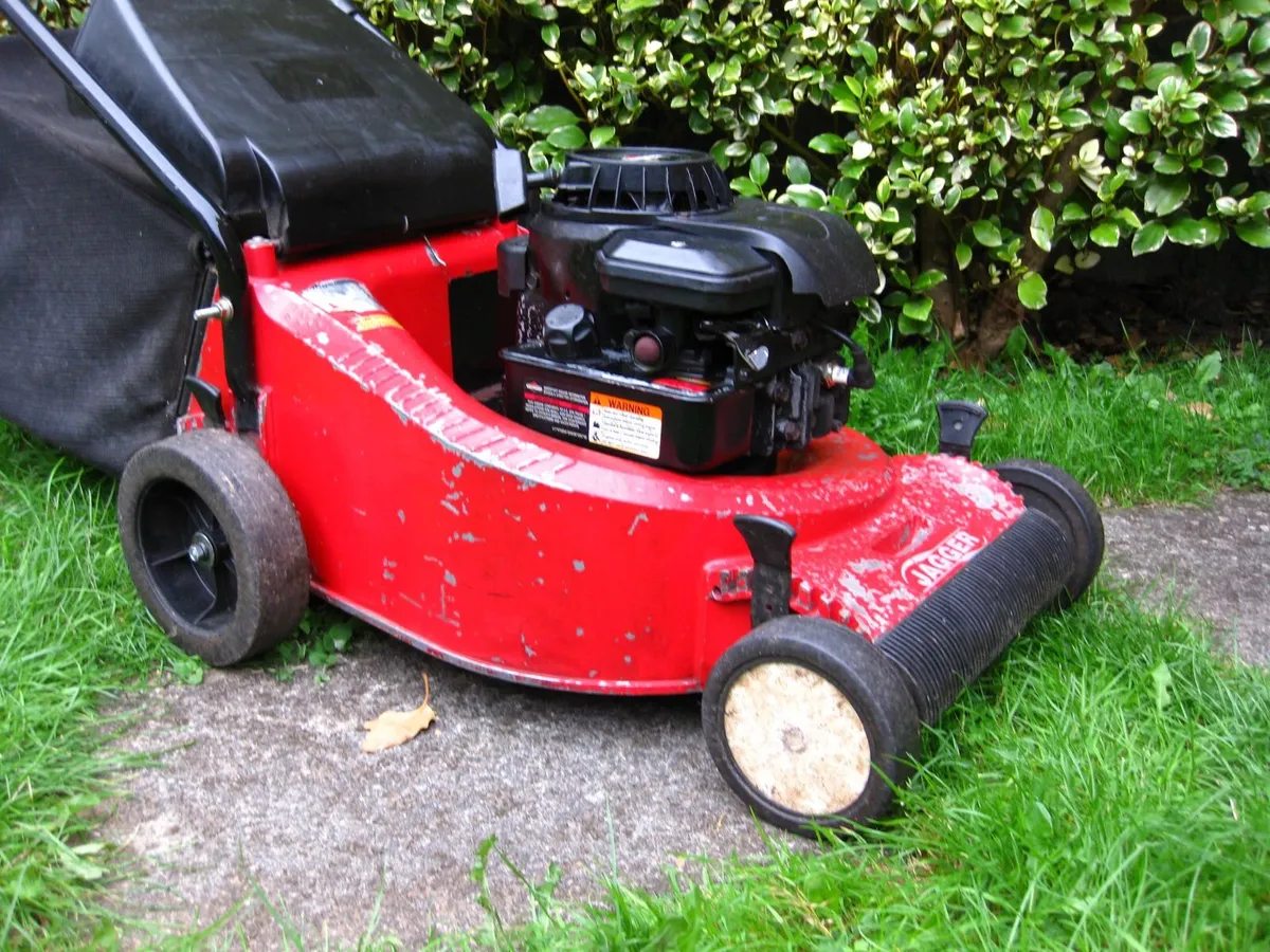 JAGGER / Briggs & Stratton 3.5HP Lawnmower. - Image 2