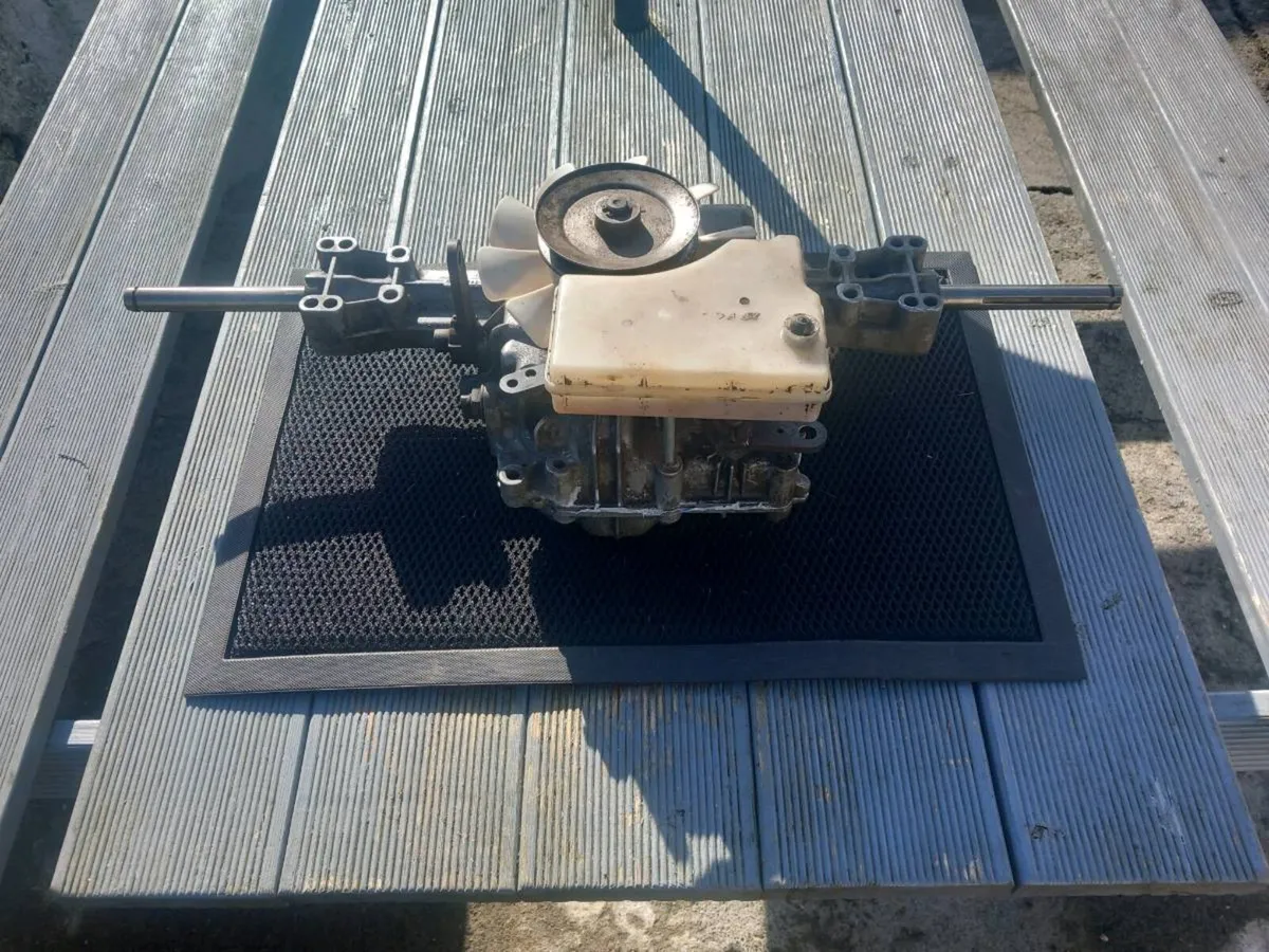 John deere LR135 hydrostatic transmission - Image 3