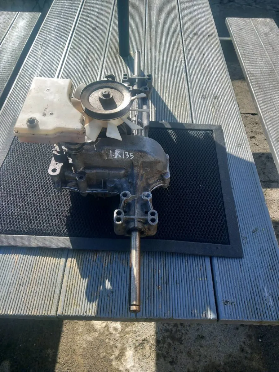 John deere LR135 hydrostatic transmission - Image 4
