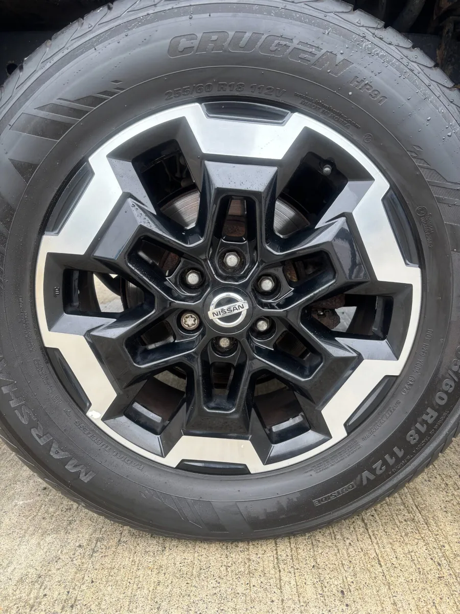 September 2019 Nissan Navara Tekna DCi 2.3d - Image 4