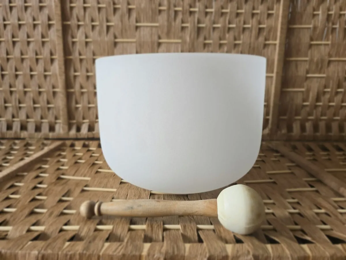 Crystal Singing Bowl 24cm with Mallet & Bag - Image 1