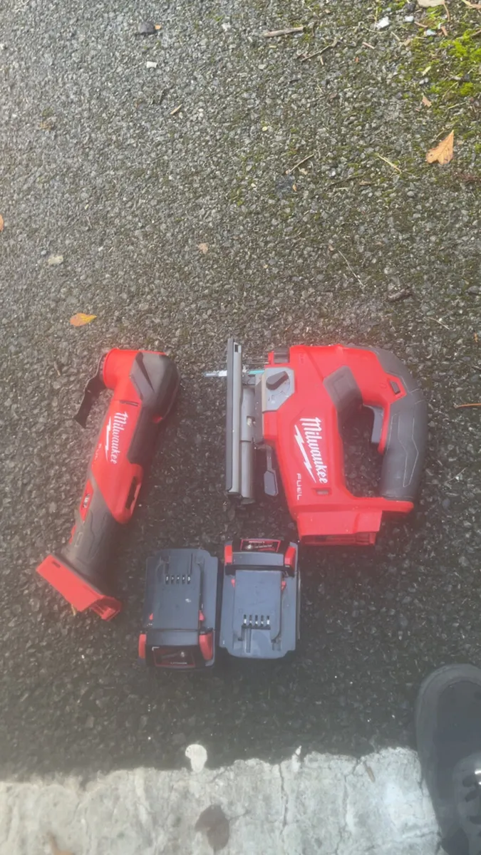 Milwaukee Multi-Tool Jig-Saw 2 Milwaukee Batteries - Image 1