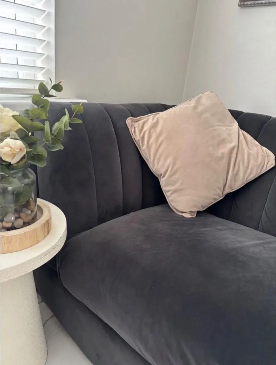Couch and mirror - Image 2