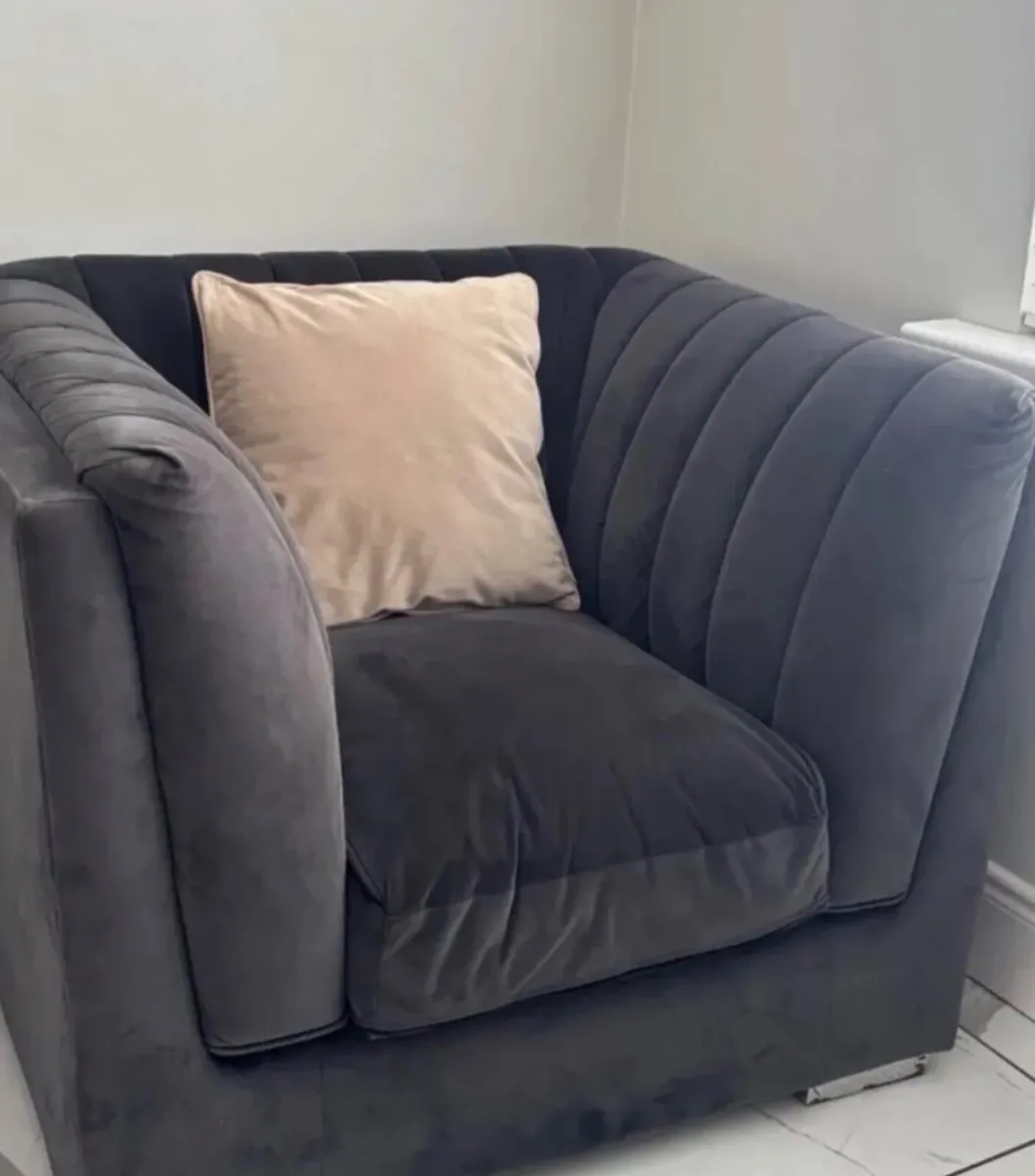 Couch and mirror - Image 3