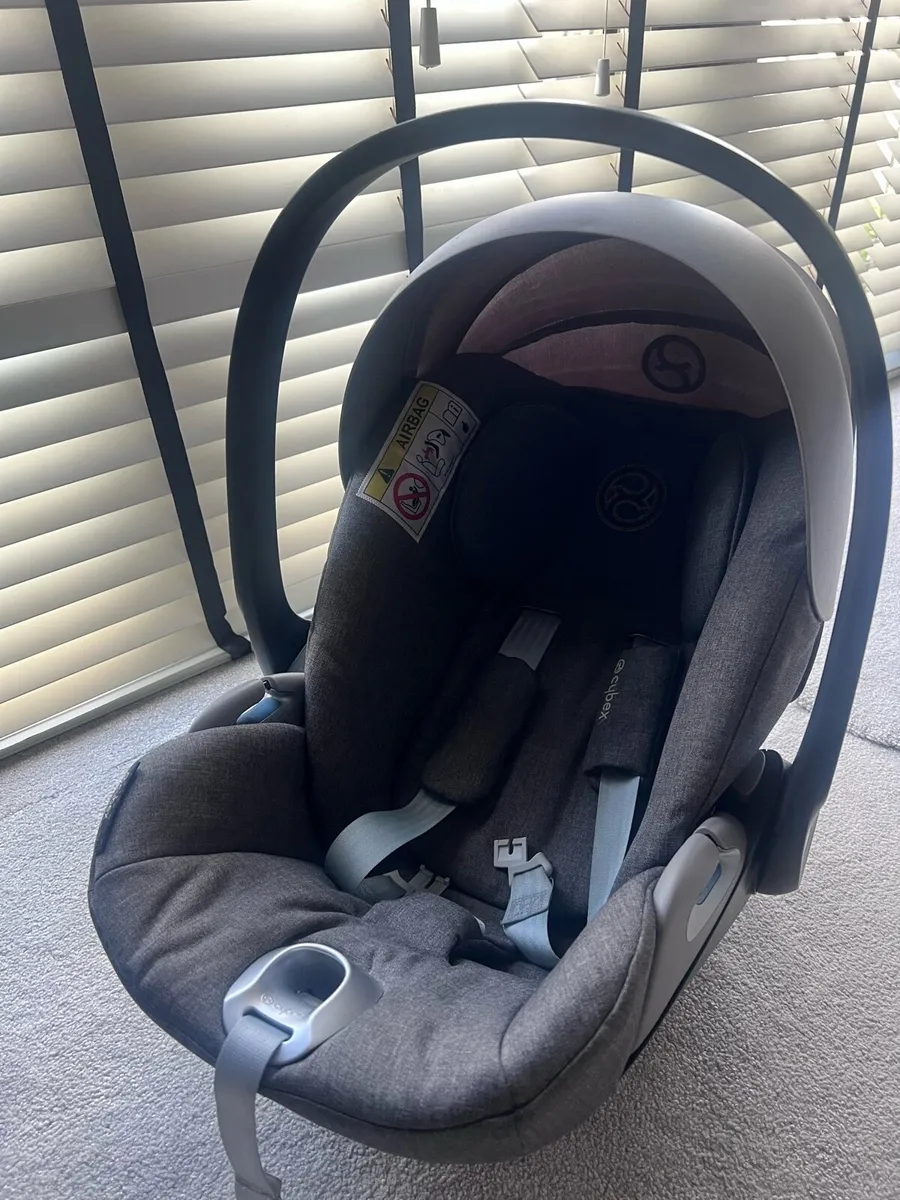 Cybex Platinum Cloud Car Seat and Isofix Base - Image 1