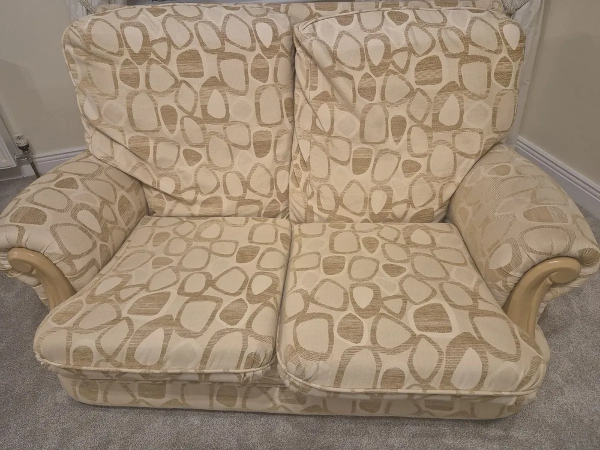Sitting room suite 3 piece. - Image 2