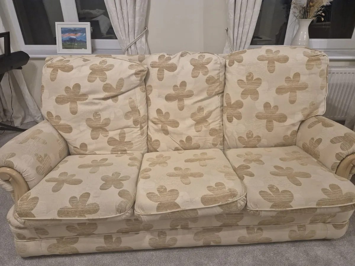Sitting room suite 3 piece. - Image 3